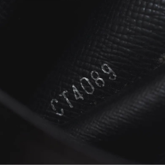 Authentic Louis Vuitton Damier Graphite Multicles 6 Key Case - Picture 6 of 10